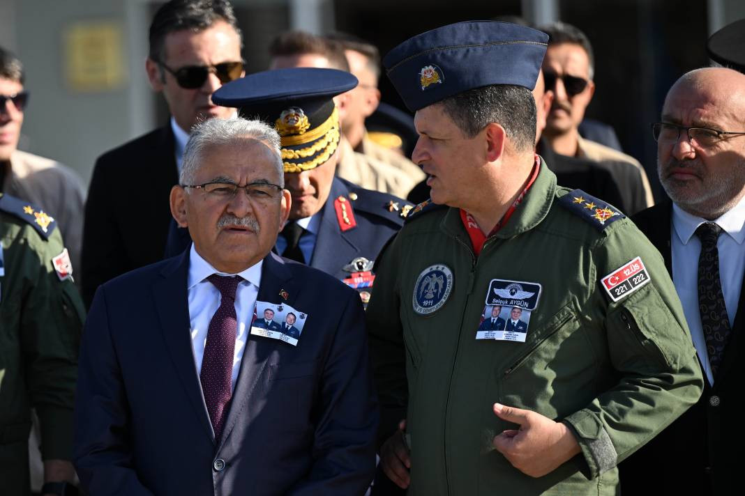 Uçak kazasında şehit olan 2 albay için komutanlıkta tören - Resim: 29